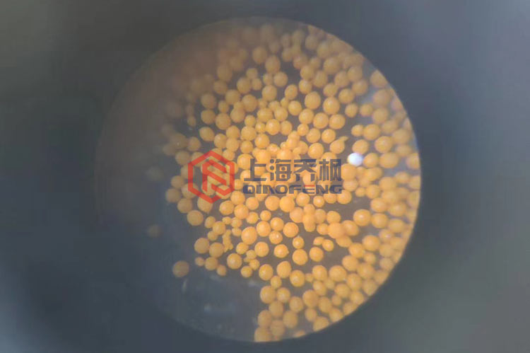 高效沸騰制粒干燥機(jī)的工作原理？